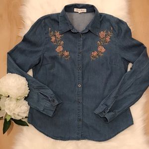 ✨Love Tree Chambray Blue Floral Embroidered Shirt✨